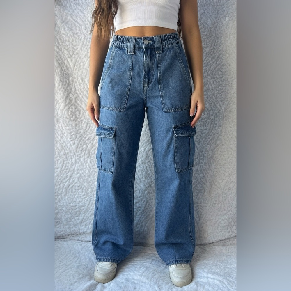Simple Society Women’s Cargo Jeans size 00/23, Loose Fit